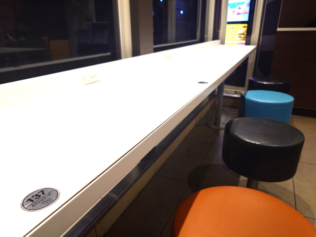 南流山のマクドナルドは作業できる？電源あり・夜は空いてる時間帯を実体験レビュー