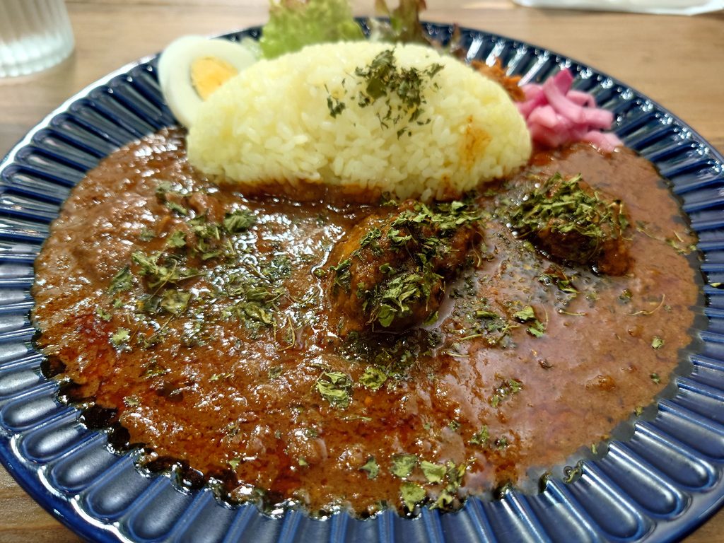 【流山・平和台】DELISH&CURRY326で絶品スパイスカレー！ゴロッと具材のチキンカレーを実食